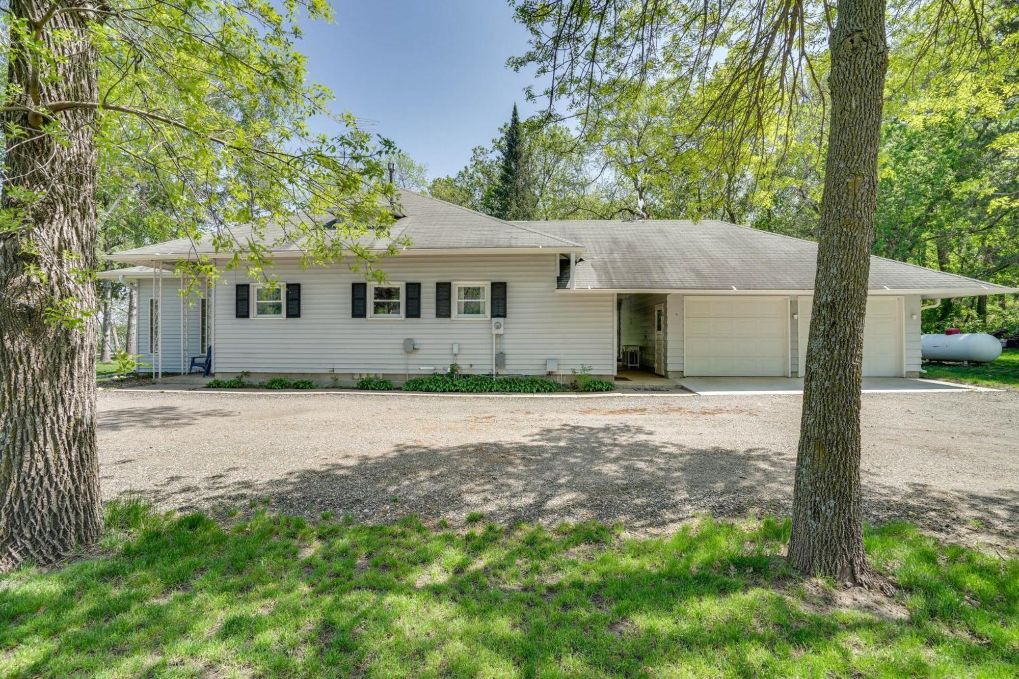 Lakeside Litchfield Home With Patio And Gas Grill! Exterior photo